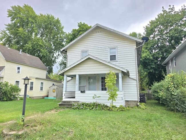 property at 1213 W Lexington Ave