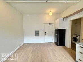 102 W Chicago Ave, Unit S in Chicago, IL - Building Photo - Building Photo