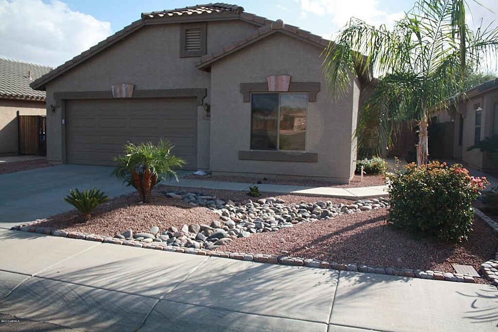15905 W Saguaro Ln in Surprise, AZ - Building Photo