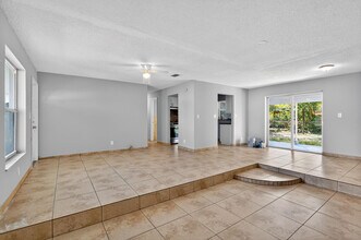 4810 NW 19th St in Lauderhill, FL - Building Photo - Building Photo