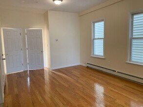 16 Chelsea St in Boston, MA - Building Photo - Building Photo