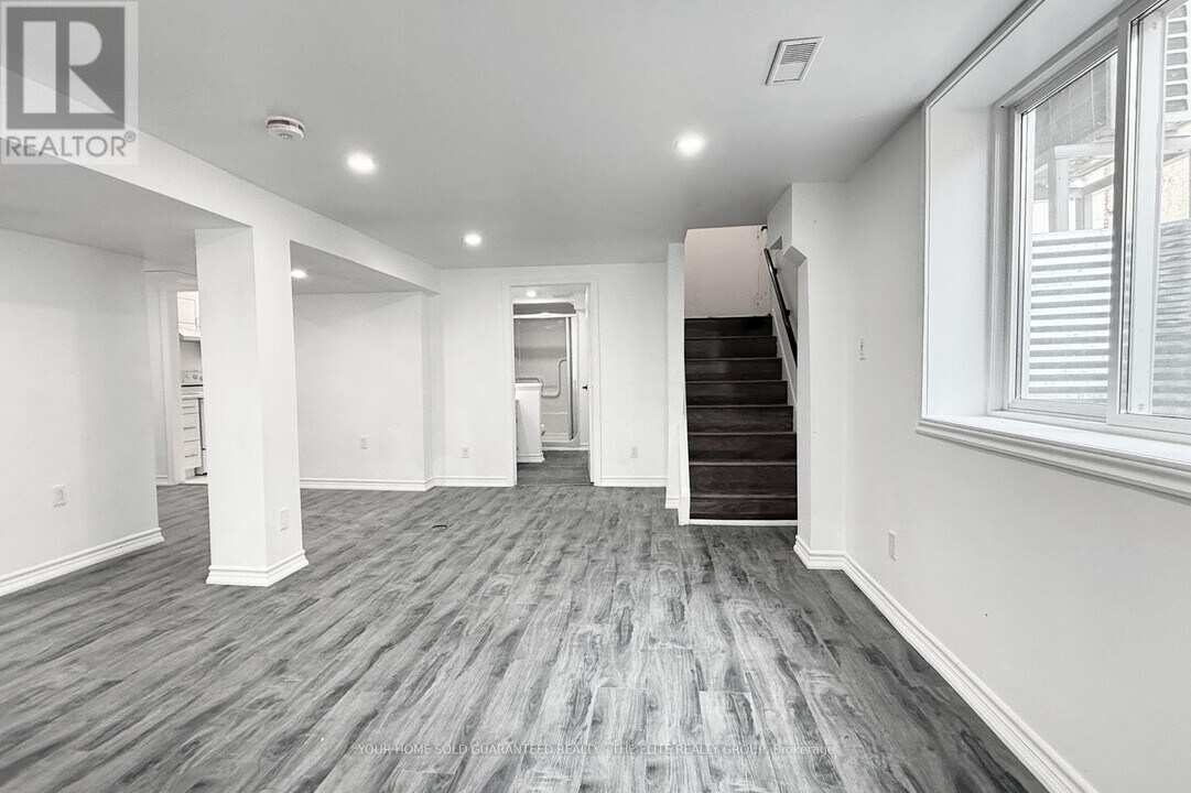 25 Buchanan Rd in St Catharines, ON - Building Photo