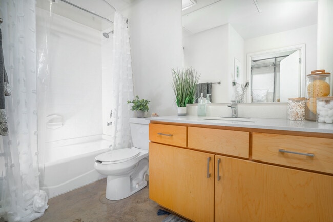 1221 Broadway Lofts in San Antonio, TX - Building Photo - Building Photo