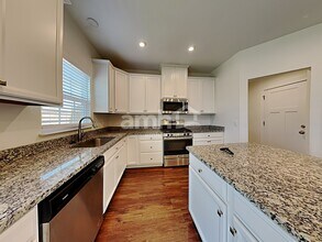 136 Thames Valley Dr in Easley, SC - Foto de edificio - Building Photo