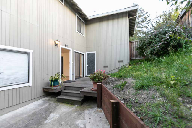 2470 Bella Vista Ave in Martinez, CA - Building Photo - Building Photo