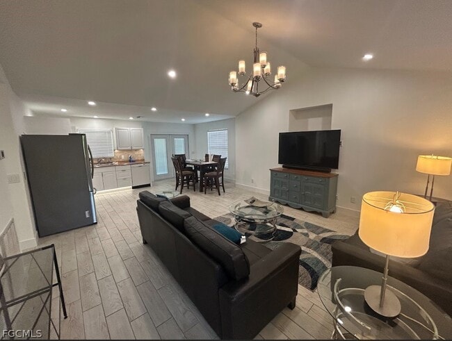 18464 Iris Rd in Ft. Myers, FL - Building Photo - Building Photo