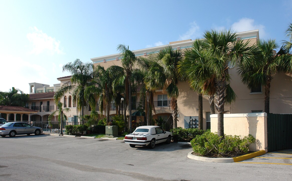 Ballet Villages Apartments in West Palm Beach, FL - Building Photo