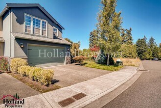 4591 NW Oxbridge Dr in Portland, OR - Building Photo - Building Photo