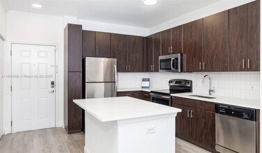 10170 SW 7th St, Unit 20-101 in Pembroke Pines, FL - Building Photo - Building Photo