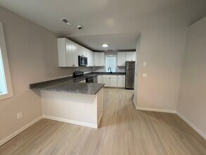 1075 Jenkins Rd in Charleston, SC - Building Photo - Building Photo