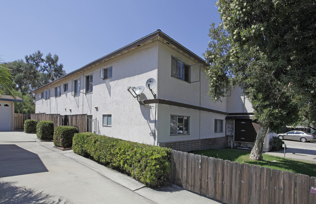 Helix Terrace in La Mesa, CA - Foto de edificio - Building Photo