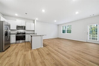 5961 Skylar Dr in Atlanta, GA - Building Photo - Building Photo