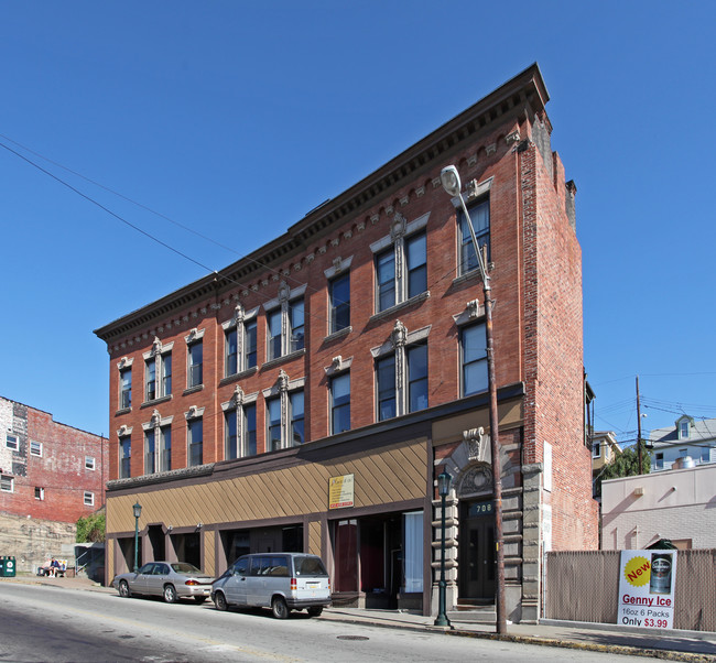 708-712 Chartiers Ave in Mckees Rocks, PA - Building Photo - Building Photo