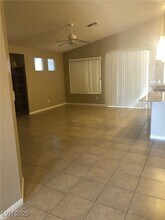 245 Blackstone River Ave in Las Vegas, NV - Foto de edificio - Building Photo