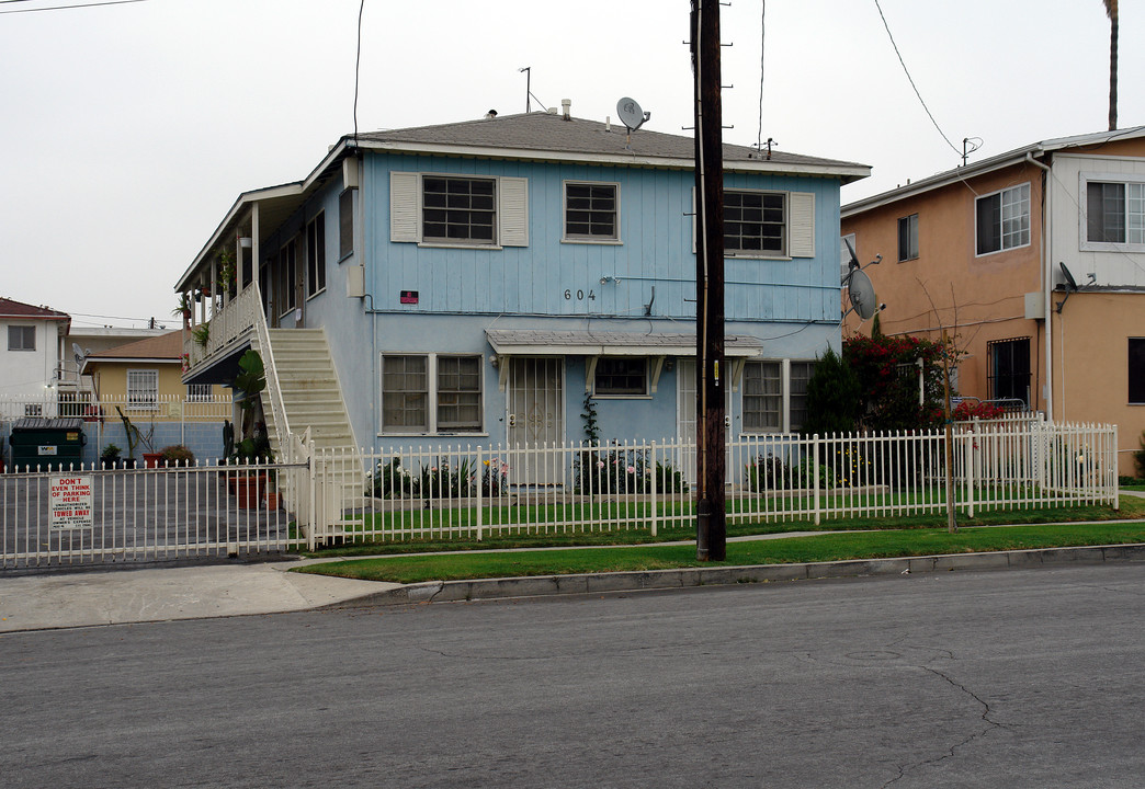 604 Edgewood St in Inglewood, CA - Building Photo