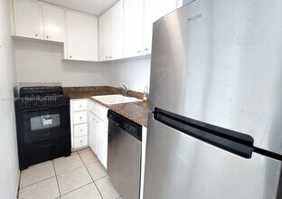 1218 Drexel Ave in Miami Beach, FL - Building Photo - Building Photo