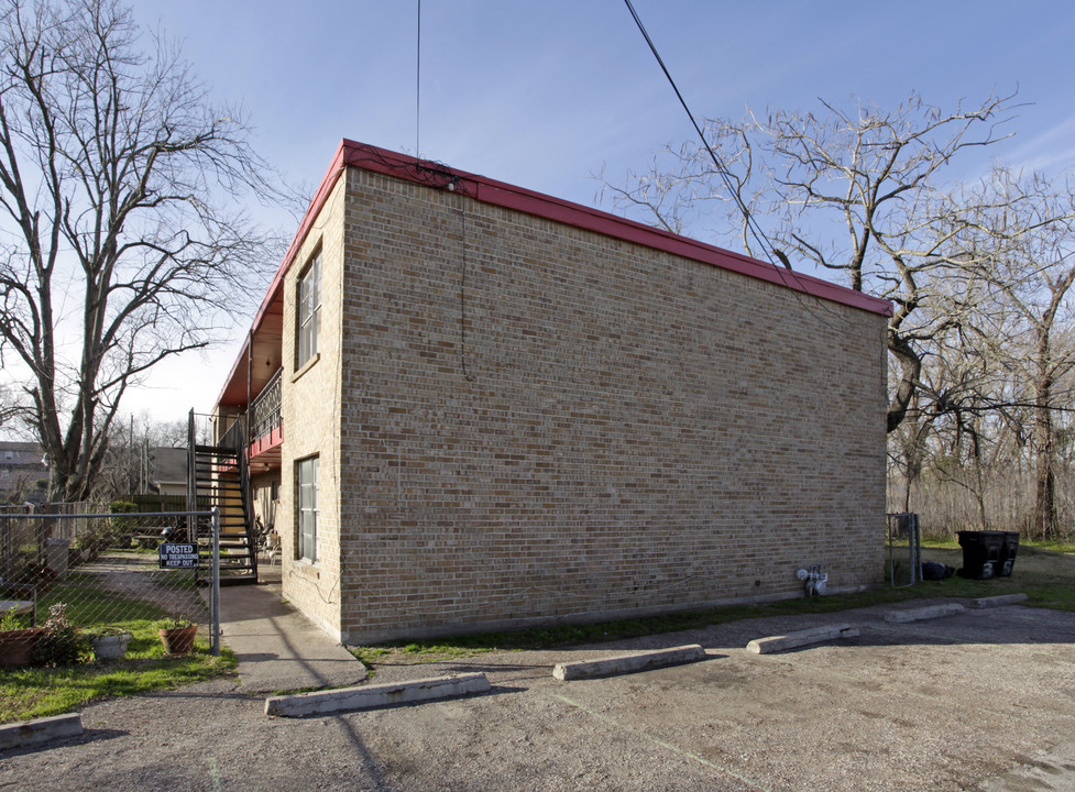 815 S Victory Dr in Houston, TX - Building Photo