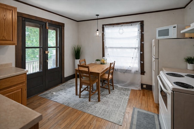 property at 416 Castle Pl