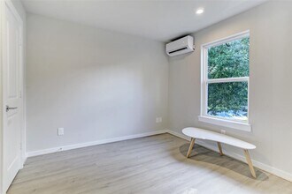 645 E 11th 1/2 St in Houston, TX - Building Photo - Building Photo