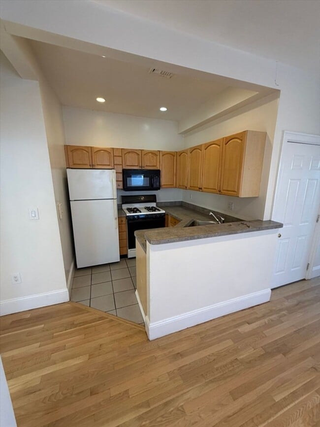 property at 12-12 Humboldt Pl