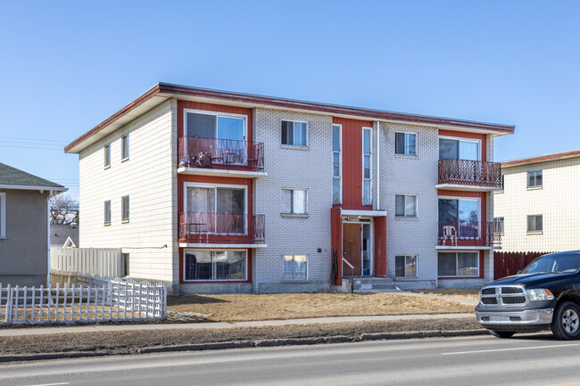 3515 Centre St NW in Calgary, AB - Building Photo - Building Photo