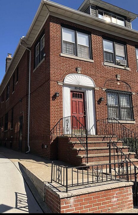 37-33 75th St in Queens, NY - Building Photo