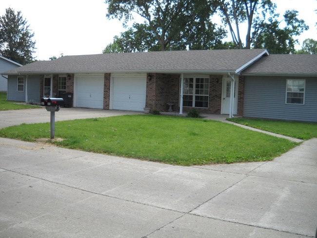 West Lake Duplexes in Albion, IN - Building Photo - Building Photo