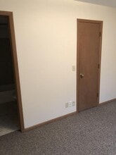 2012 Cedar St in Muscatine, IA - Building Photo - Building Photo