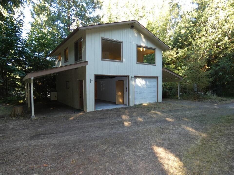 1596 Mt Pleasant Rd in Port Angeles, WA - Building Photo
