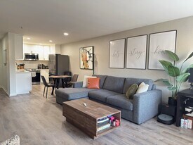 5605 Friars Rd, Unit 304 in San Diego, CA - Building Photo