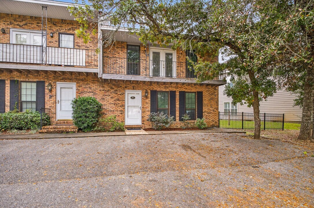 96 Yacht Club Dr NE in Fort Walton Beach, FL - Building Photo