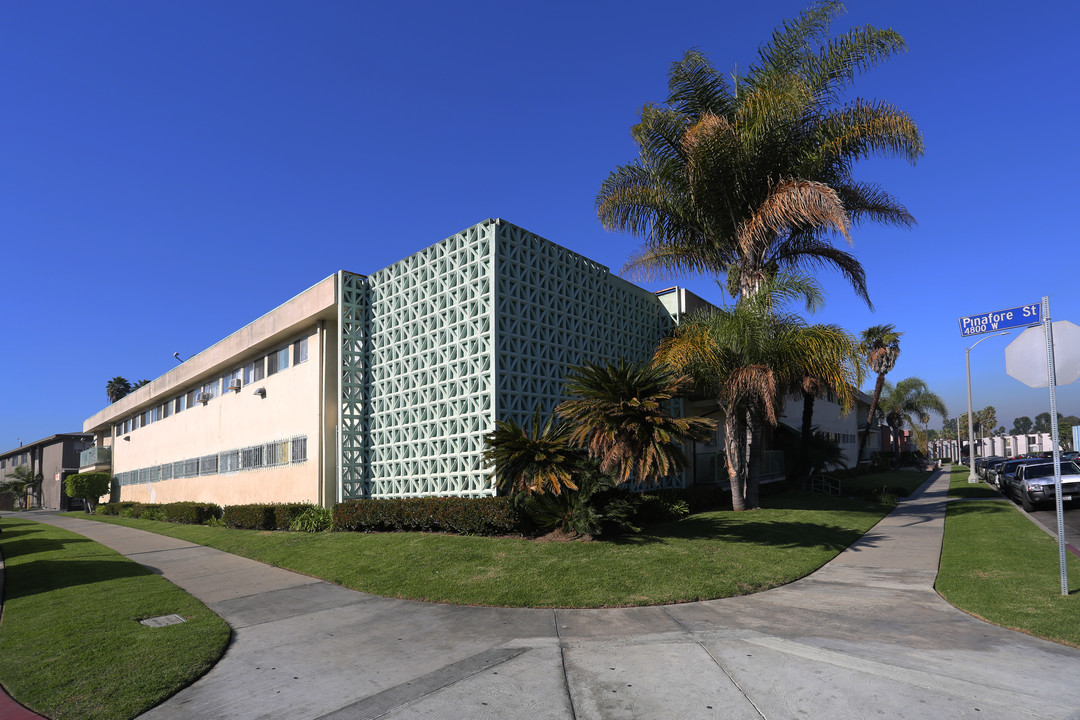 Ursula Apartments in Los Angeles, CA - Foto de edificio