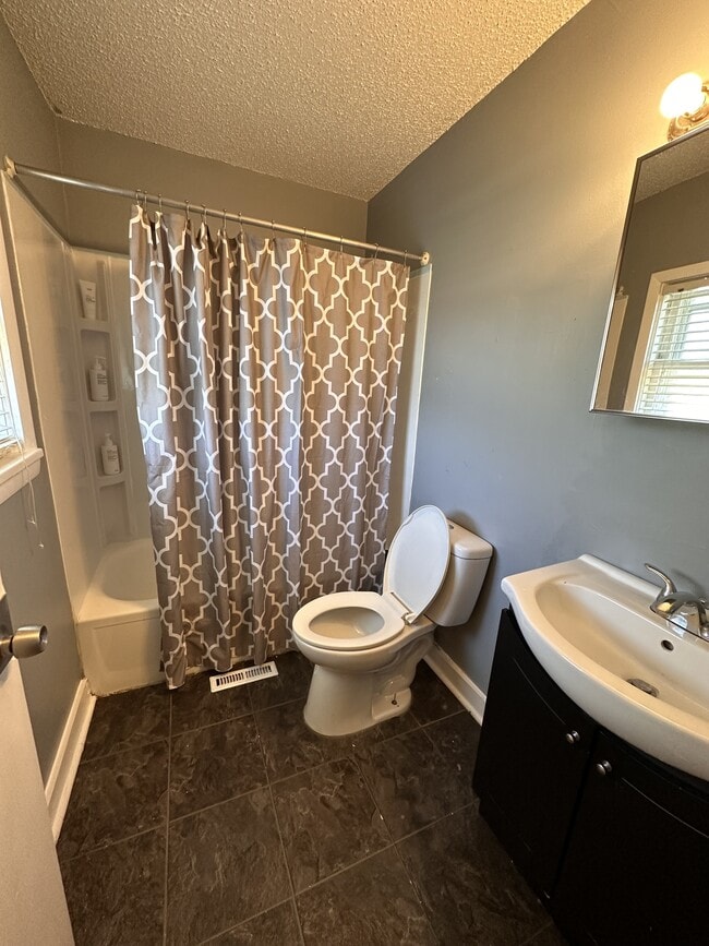 330 Raymond St in Elgin, IL - Building Photo - Building Photo