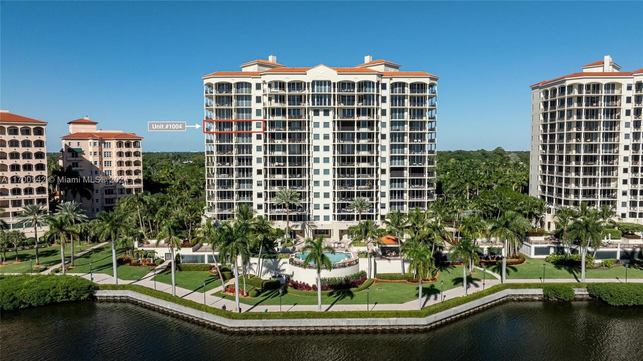 13627 Deering Bay Dr, Unit 1004 in Coral Gables, FL - Foto de edificio