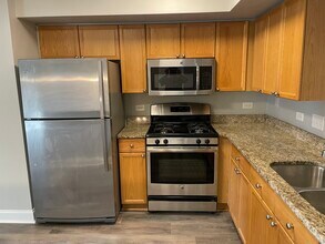 655 Perrie Dr in Elk Grove Village, IL - Building Photo - Building Photo