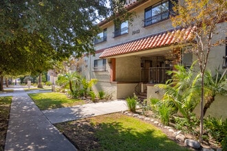 1043 Thompson Ave in Glendale, CA - Building Photo - Building Photo