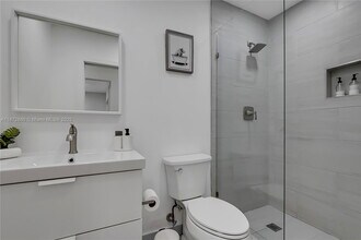 2200 SW 21st St in Miami, FL - Building Photo - Building Photo
