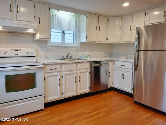 13 High St in Greenwich, CT - Building Photo - Building Photo