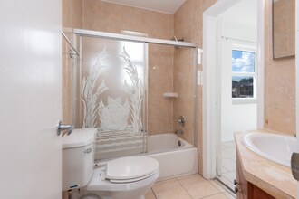 143 NW 43rd Pl in Miami, FL - Building Photo - Building Photo