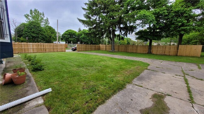 325 Box Ave in Buffalo, NY - Building Photo - Building Photo