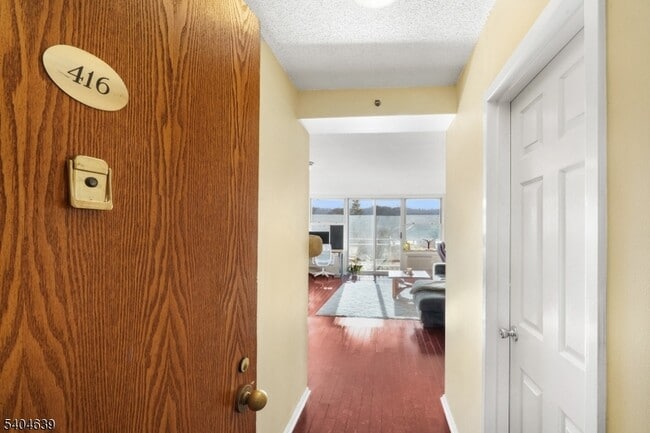 300 Main St in Little Falls, NJ - Building Photo - Building Photo