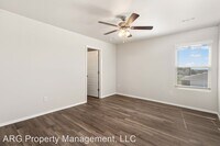 2703A Sidney St photo'