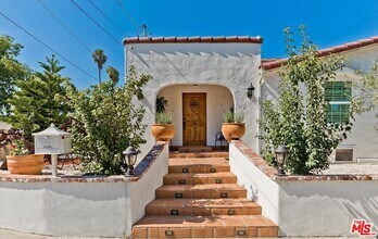 10725 Collins St in Los Angeles, CA - Building Photo - Building Photo