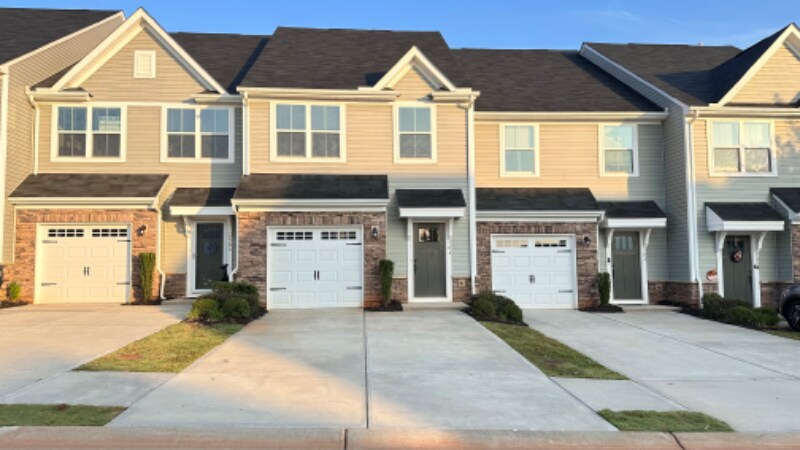 504 Huntingdale Pl in Simpsonville, SC - Building Photo