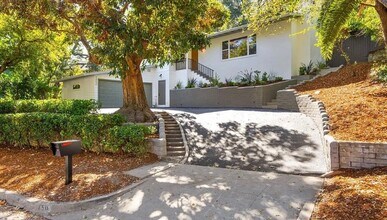 1450 La Loma Rd in Pasadena, CA - Foto de edificio - Building Photo