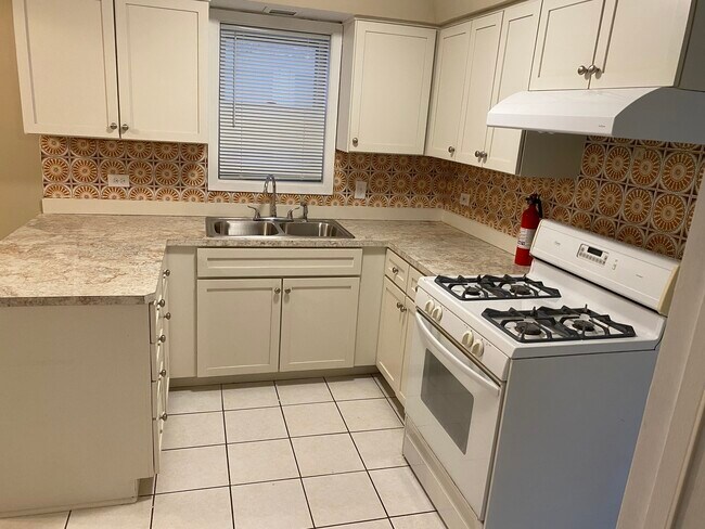 6742 W 63rd St in Chicago, IL - Building Photo - Building Photo