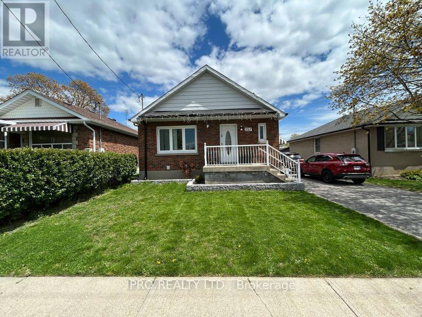357 Cadillac Ave S in Oshawa, ON - Building Photo
