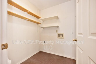 8235 N Village Dr in Hayden, ID - Foto de edificio - Building Photo