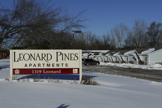 Leonard Pines in Grand Rapids, MI - Building Photo - Building Photo