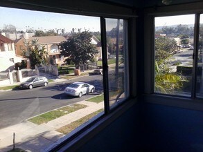 2021 S Rimpau Blvd, Unit 2021½ in Los Angeles, CA - Building Photo - Building Photo